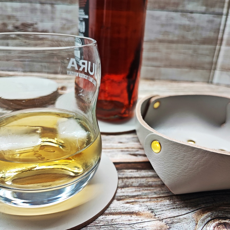 Комплект подложки за чаши от естествена кожа „CHEERS” 6+1 с поставка